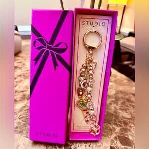 Studio girlie pizza bag charm Keychain new